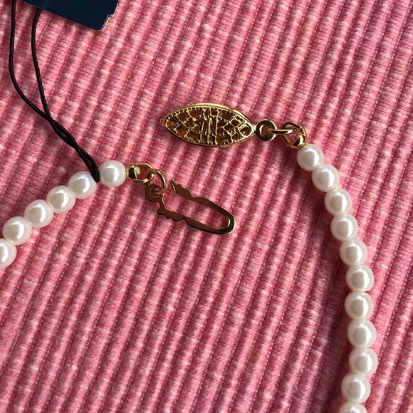 New White Satin Faux Pearl Bracelet Gold Tone Clasp by Richelieu  - Picture 5 of 9